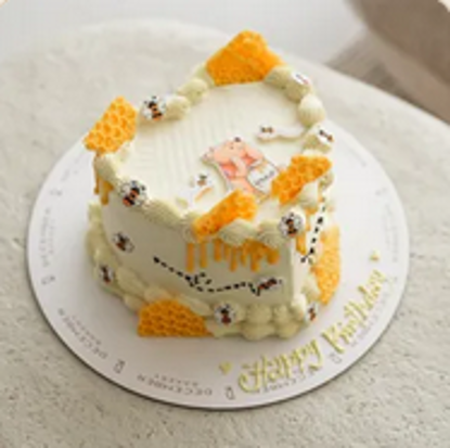 Picture of Honey pooh heart cake 6inch